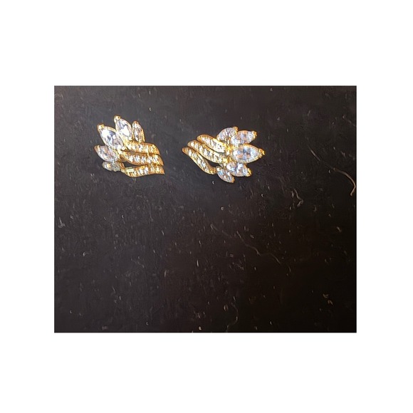 Vintage Trifari Mid-Century Modern Gold Tone Marquise Leaf Crawler Post Earrings - Picture 2 of 6